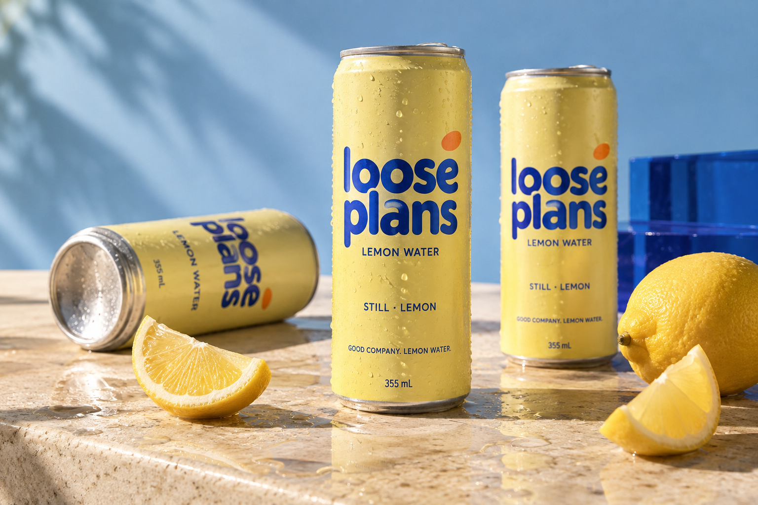 Loose Plans still lemon water cans with lemon wedges.